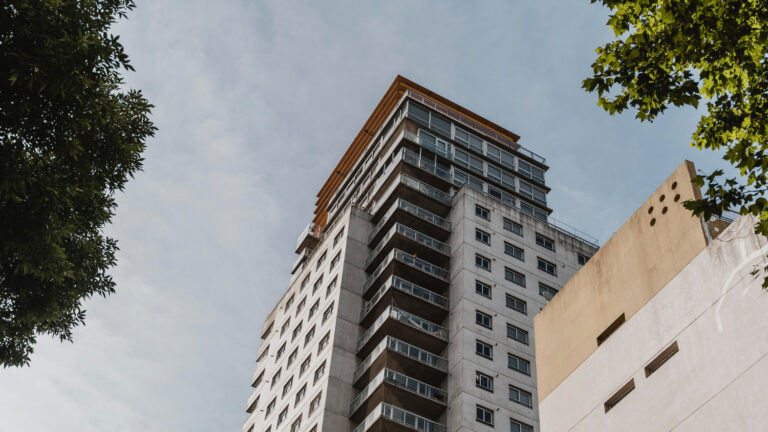 Torre departamentos: por qué invertir en proyectos verticales 2025