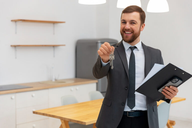 Asesor inmobiliario: funciones clave y cómo elegir al mejor para vender o comprar